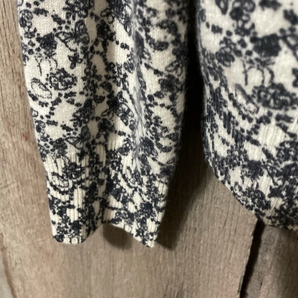 Vertical Design 2-Ply Cashmere Black and Cream Cardigan Sweater - Picture 5 of 8